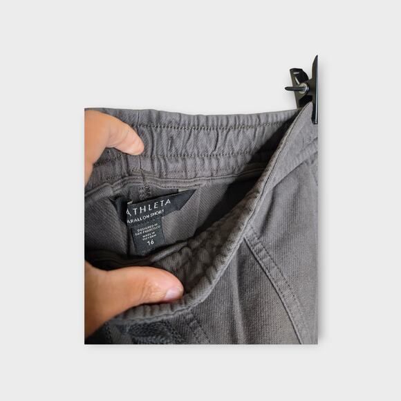 NEW Athleta Women's Farallon Shorts Cypress Green Stretchy 16 Active Utility - Picture 5 of 7